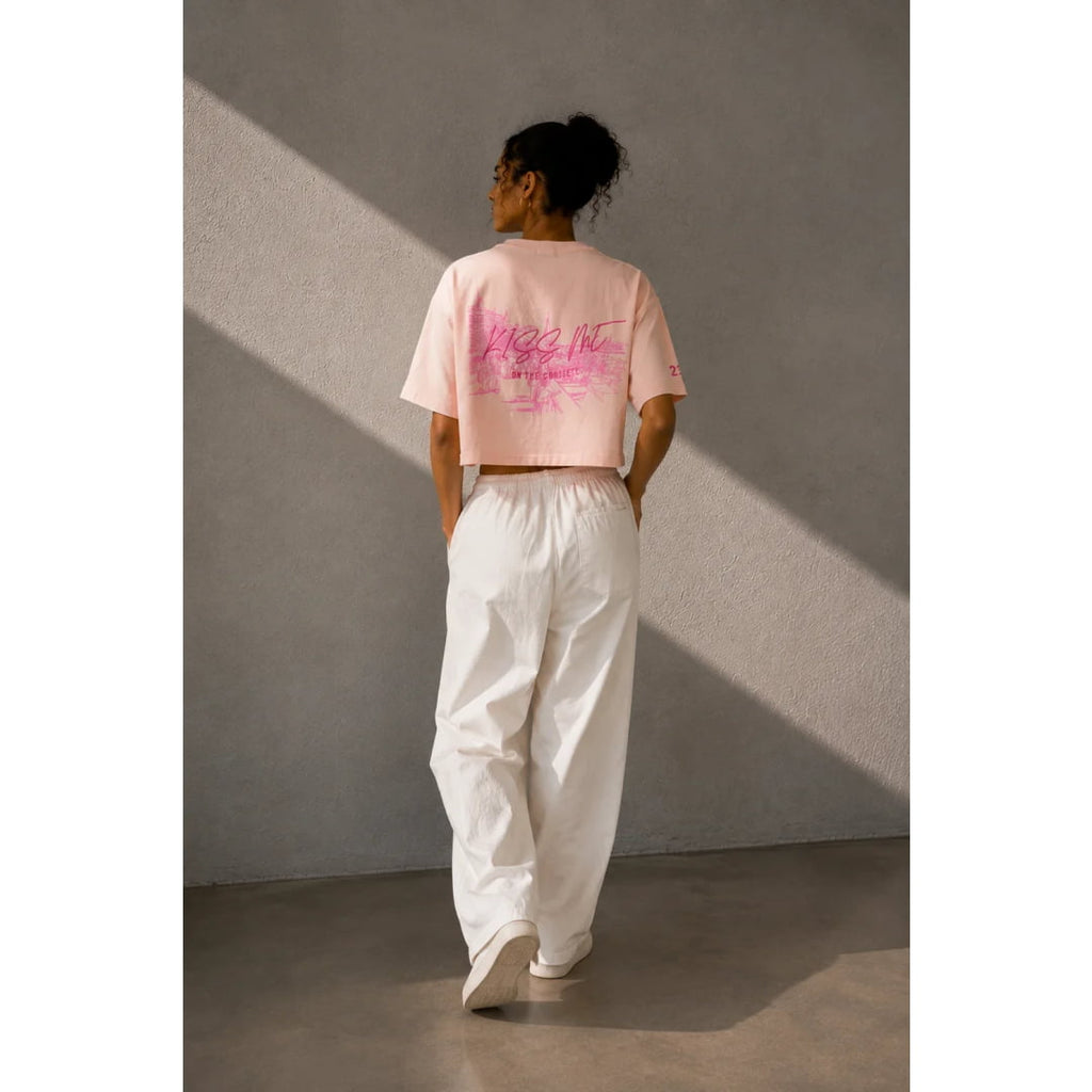 T-shirt The Morning After Crop Kiss Me Pink - Insidshop.com